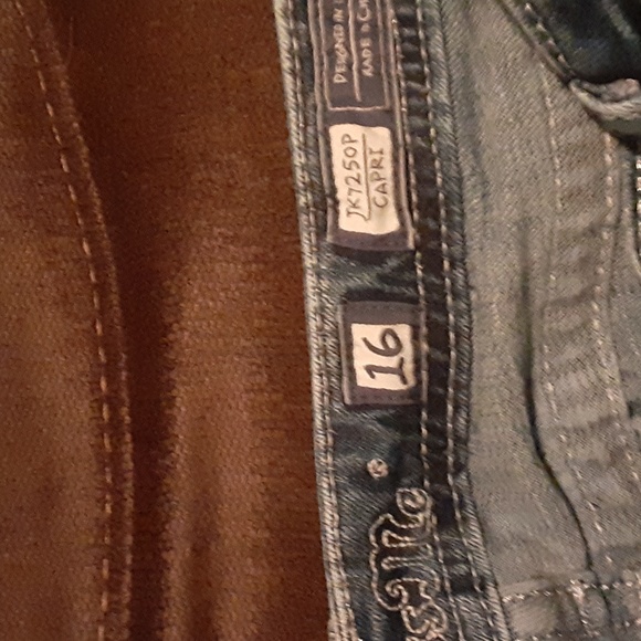 Miss Me Capris - Picture 3 of 8